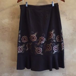 Ann Taylor Skirt with embroidery. Size 4